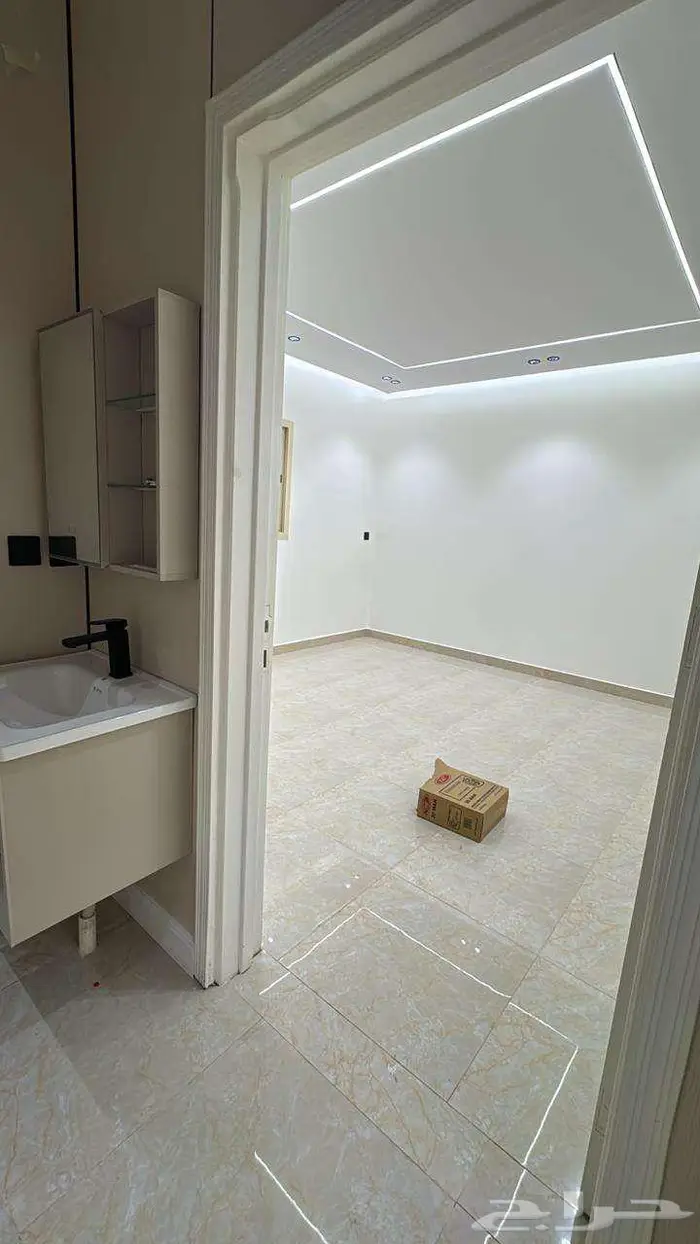 شقة عائلية للإيجار السنوي بحي النهضة واسعة تضم 3 غرف وصالة 7