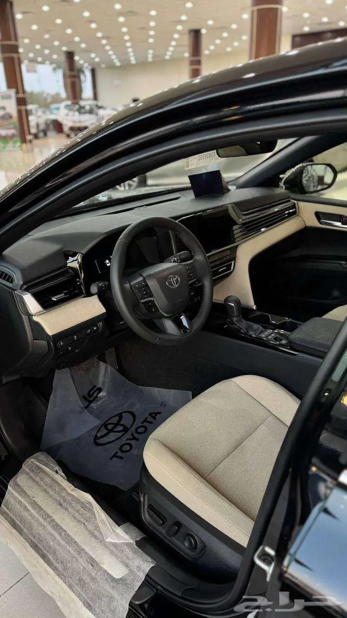 تويوتا كامري LE هايبرد 2025 لون اسود 7