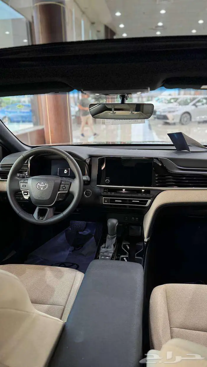 تويوتا كامري LE هايبرد 2025 لون اسود 13