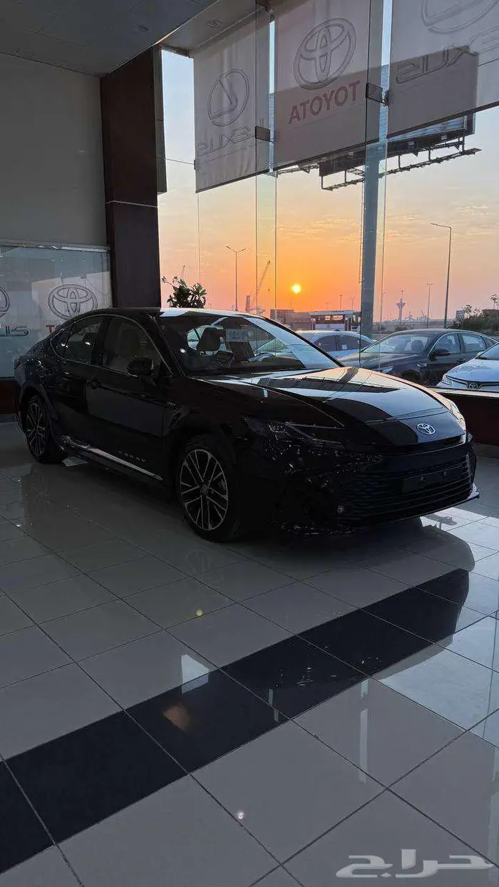 تويوتا كامري LE هايبرد 2025 لون اسود 2