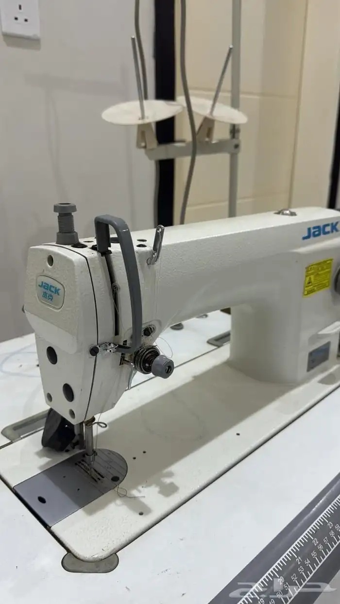 للبيع ماكينة خياطة صناعية JACK 5