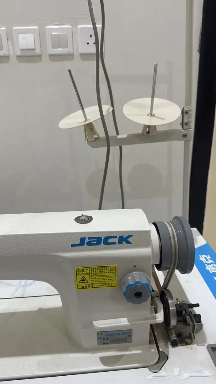 للبيع ماكينة خياطة صناعية JACK 0