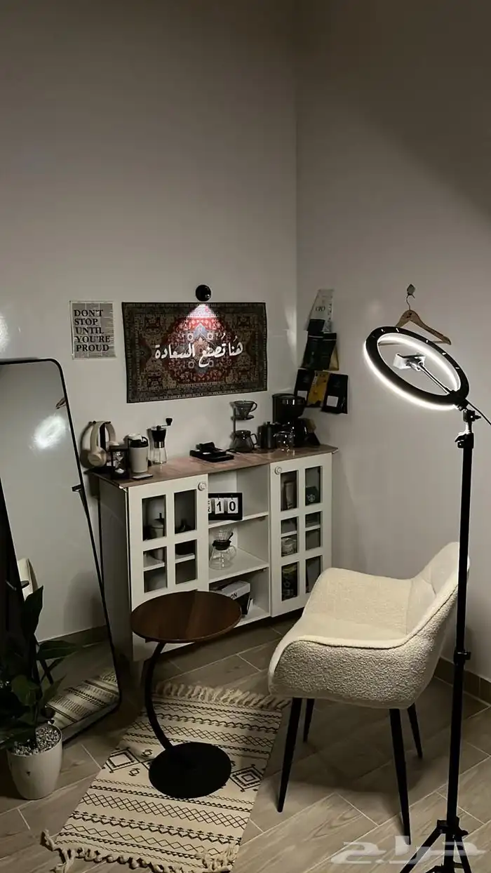 ركن ومراية وكرسي للبيع الحد 750 1