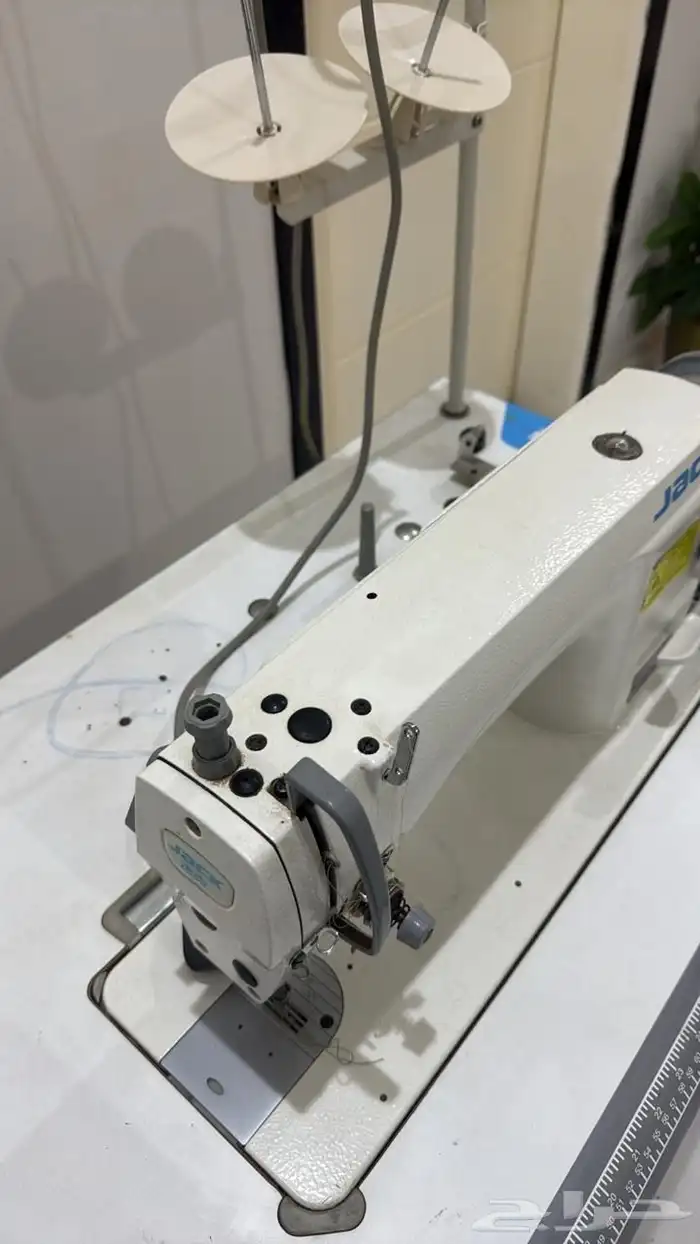 للبيع ماكينة خياطة صناعية JACK 3