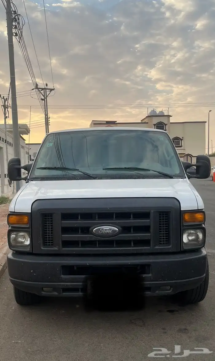 باص فورد 2013 نظيف 1