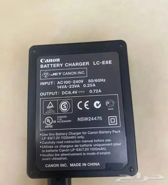 كاميرة جدا نظيفه استخدام جدا قليل canon EOS 600D 6