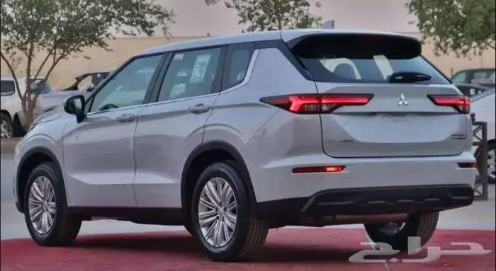 ميتسوبيشي اوتلاندر ستاندر 5 مقاعد بدون دبل 2025 3