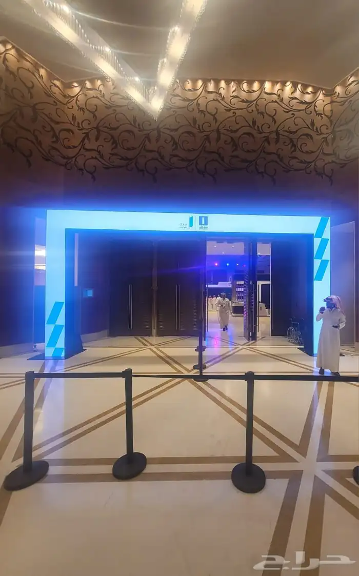 شاشات تفاعلية طولية وعرضية للبيع واجار و شاشات LED 10