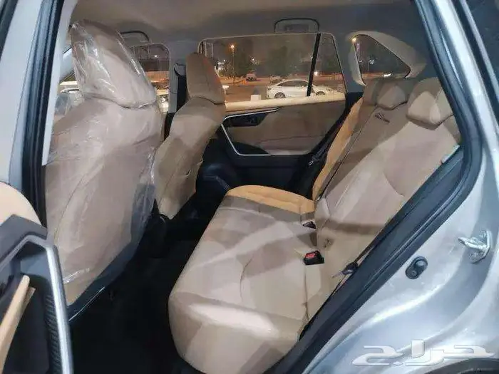 تويوتا راف فور ال اي ستاندر دبل 2025 ابيض ورمادي 3