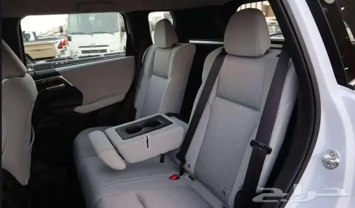 ميتسوبيشي اوتلاندر ستاندر 5 مقاعد بدون دبل 2025 5