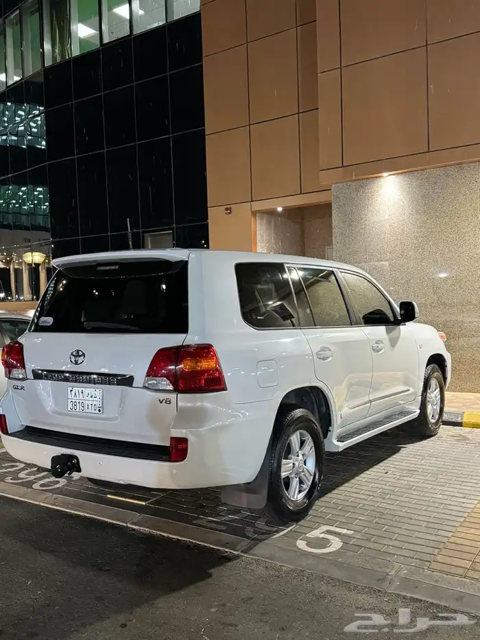 لاندكروزر 2011 8