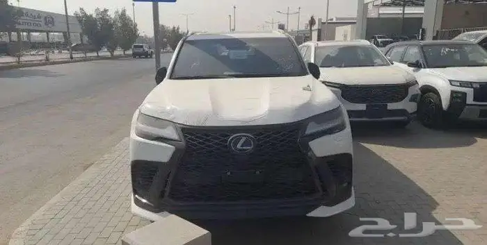 لكزس اف سبورت 2025 داخل احمر 16