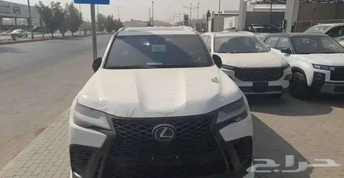 لكزس اف سبورت 2025 داخل احمر 12