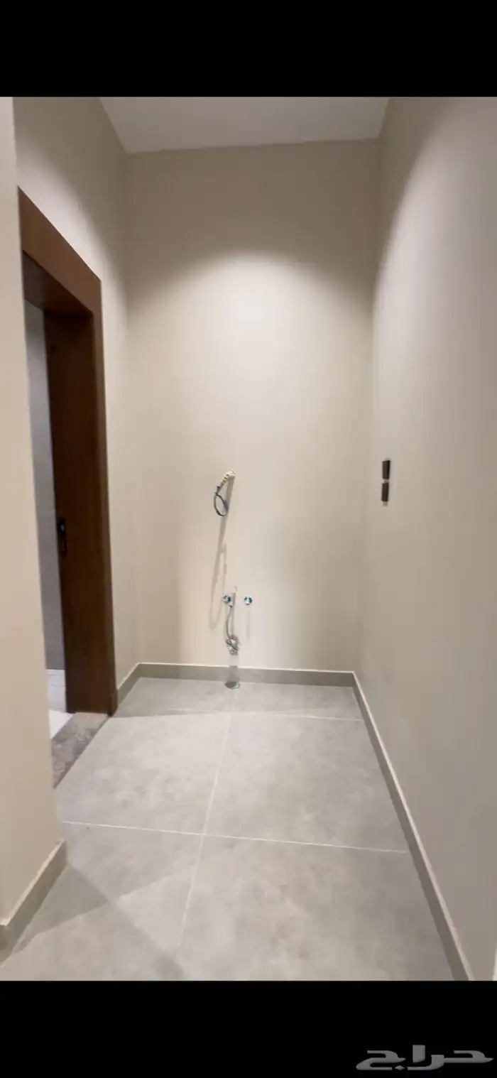 روف 5 غرف بحي السلامة خلف فندق المنزل 2