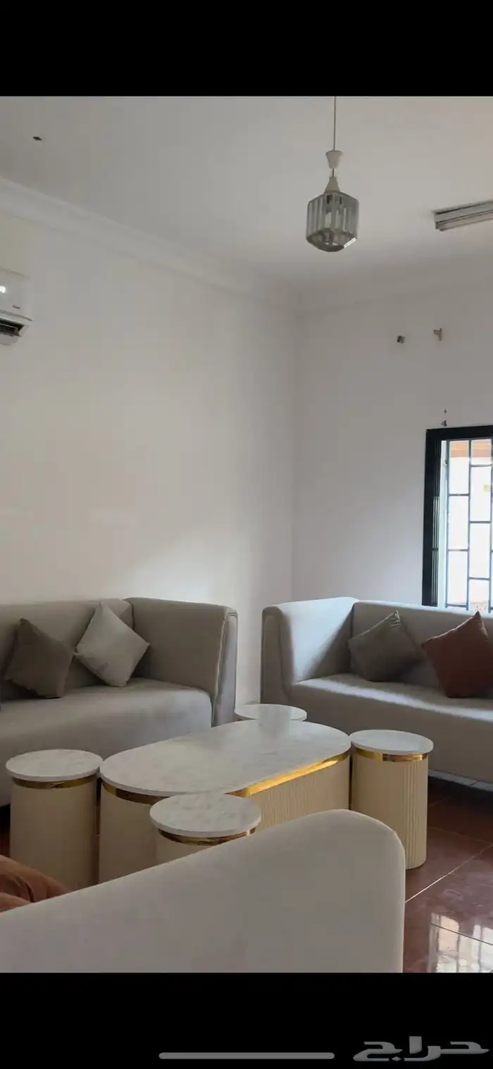 كنب وطاولات خدمه وطاوله للبيع 1