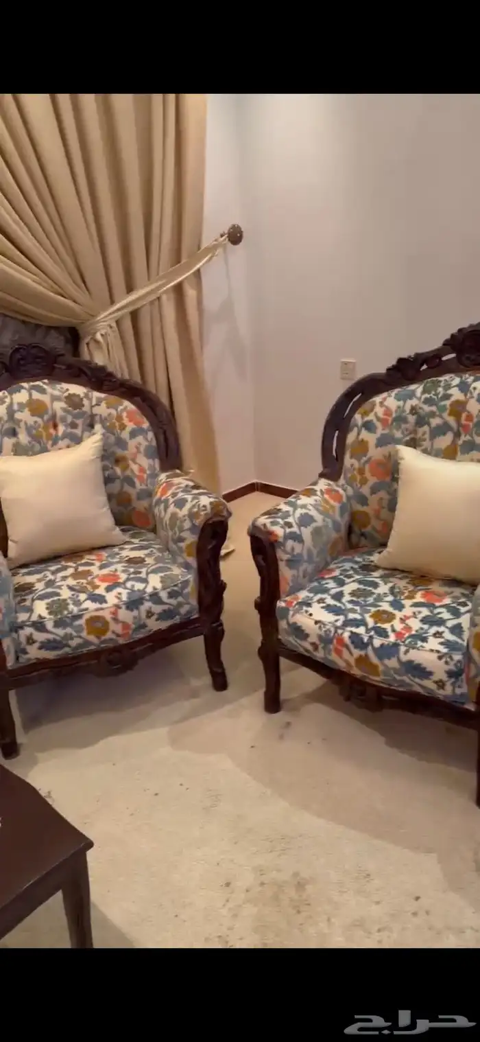 9 قطع كنب للبيع   طاولات 0