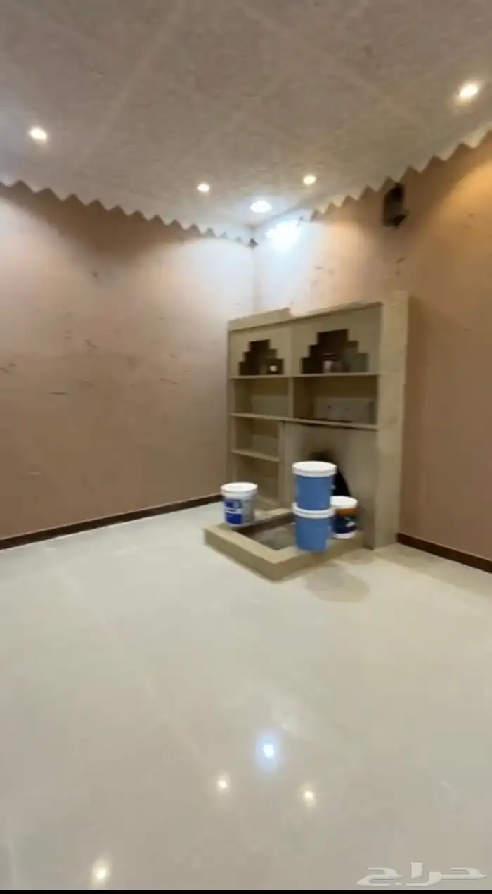 فيلا مساحة 348م مع شقتين للبيع بحي المونسيه 2