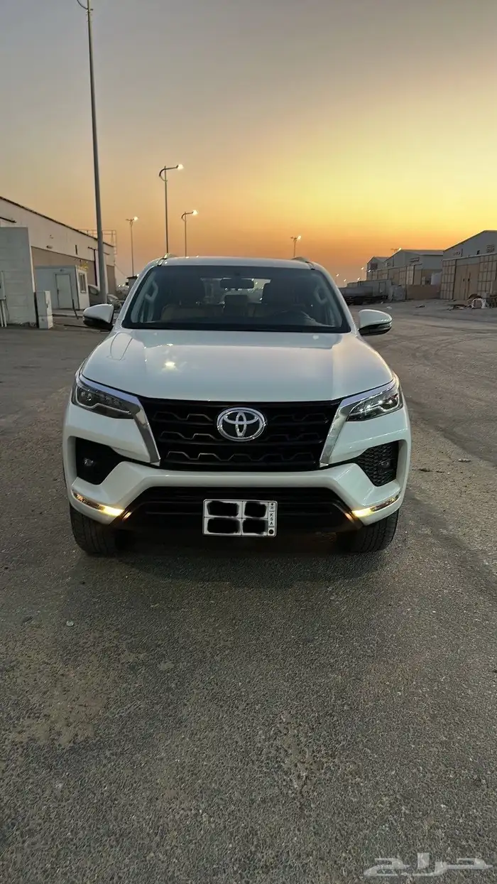 فورتشنر 2023 6سلندر عداد29الف وكالة 4