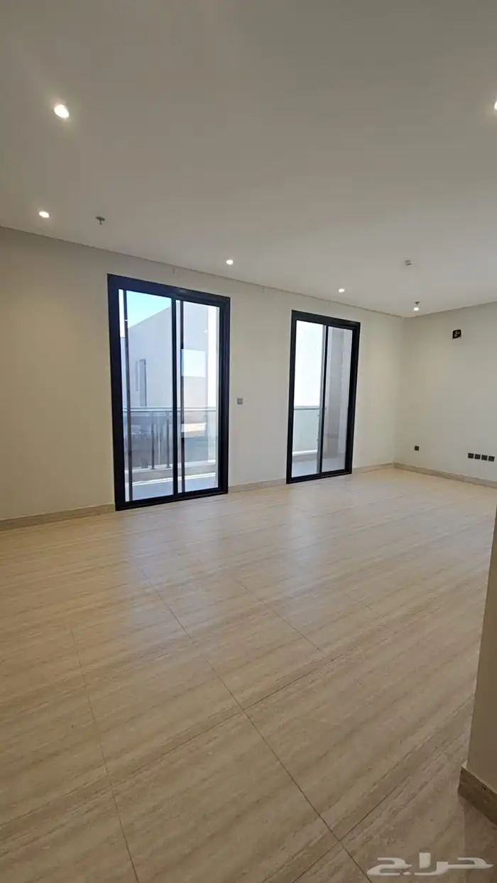 للايجار شقة بحي الرمال (الخنيني) مشروع الرمز غرفتين وصالة 6