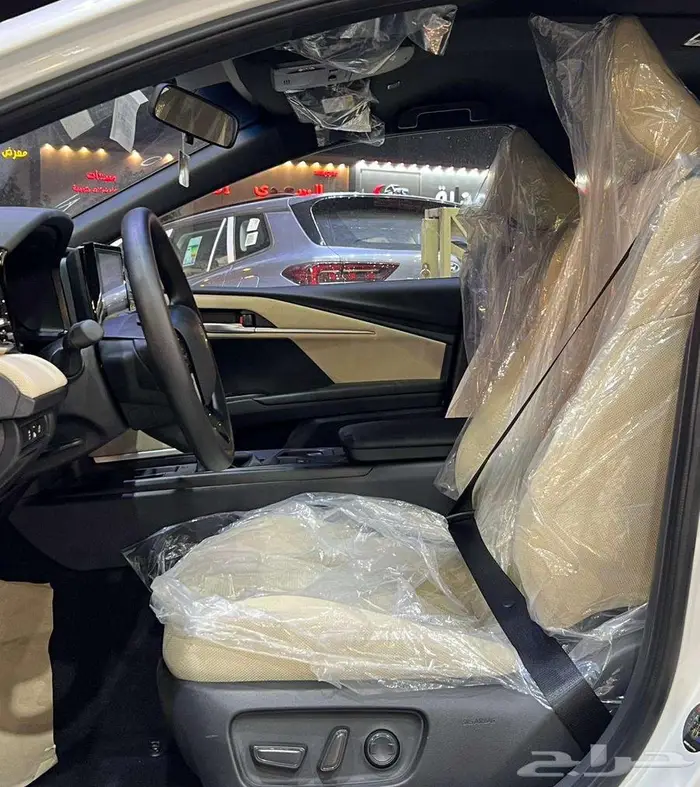 تويوتا كامري E بنزين ستاندر 4