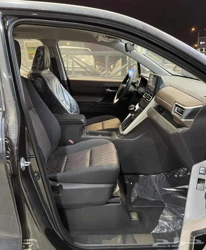 تويوتا انوفا بنزين 2025 5