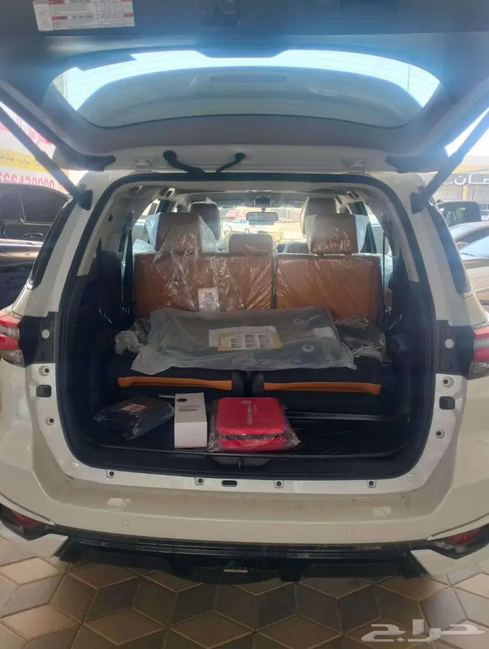 تويوتا فورتشنر VX3 بنزين 2025 4