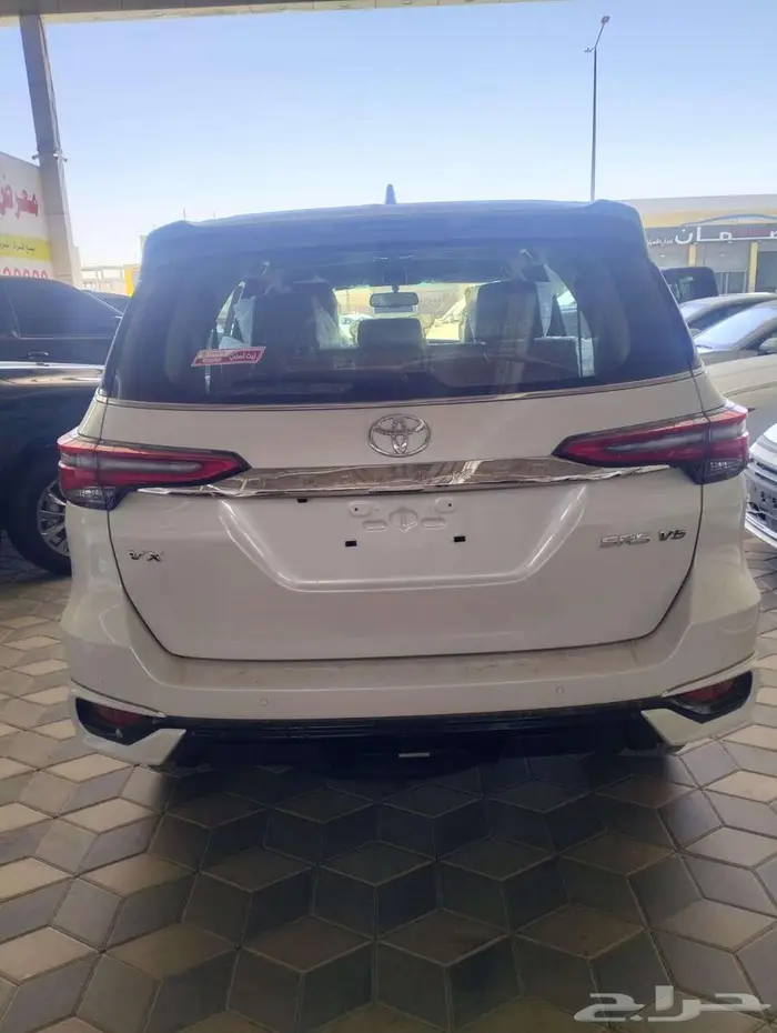 تويوتا فورتشنر VX3 بنزين 2025 3