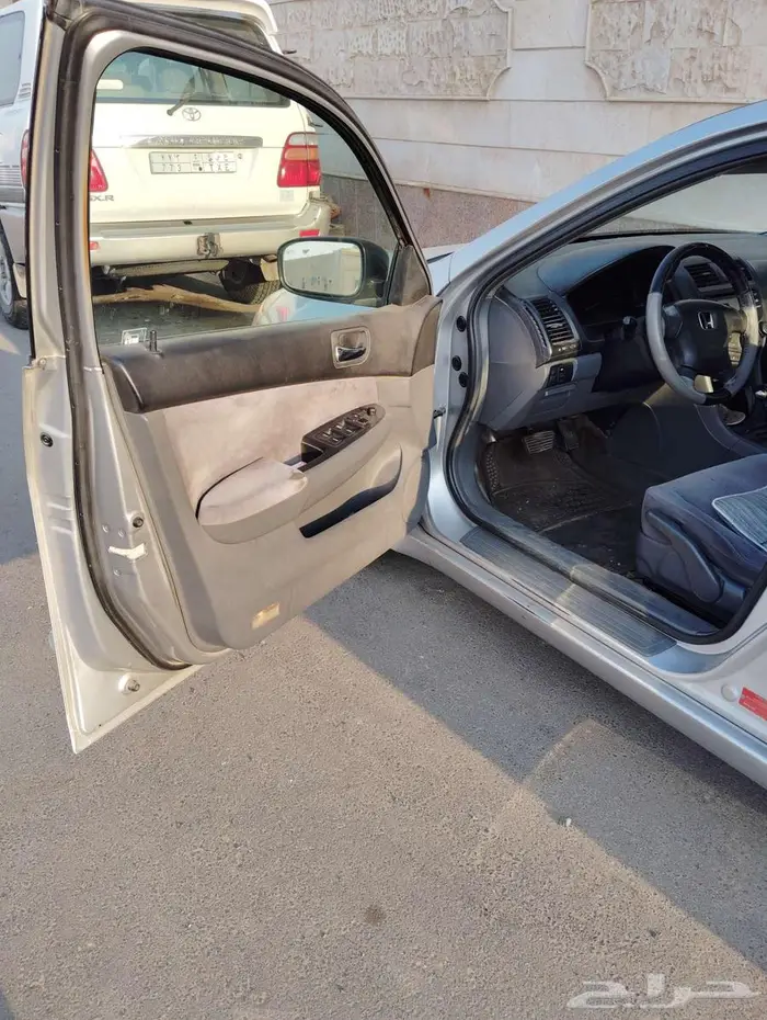 للبيع هوندا اكورد 2004 1