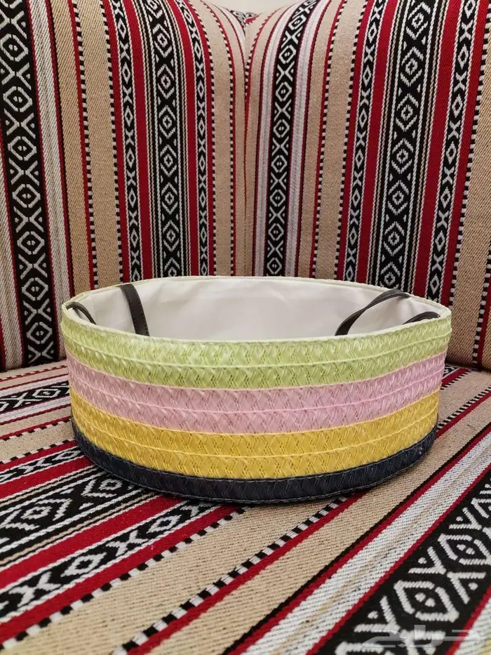 سلال وصحون وصواني من الخشب والخوص 6