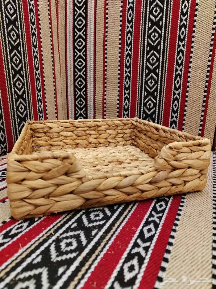 سلال وصحون وصواني من الخشب والخوص 16