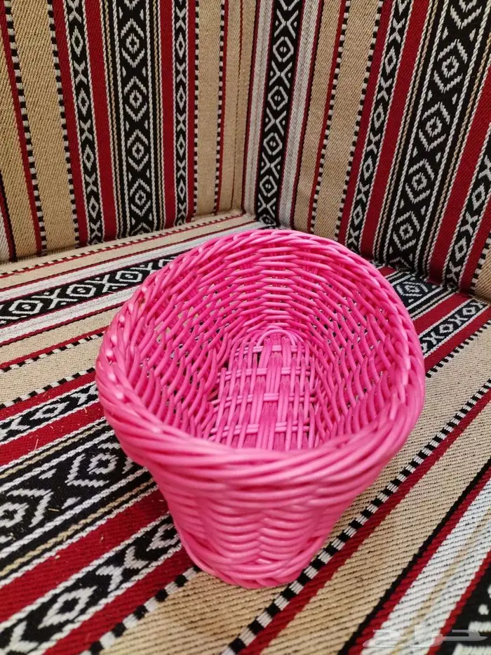 سلال وصحون وصواني من الخشب والخوص 9