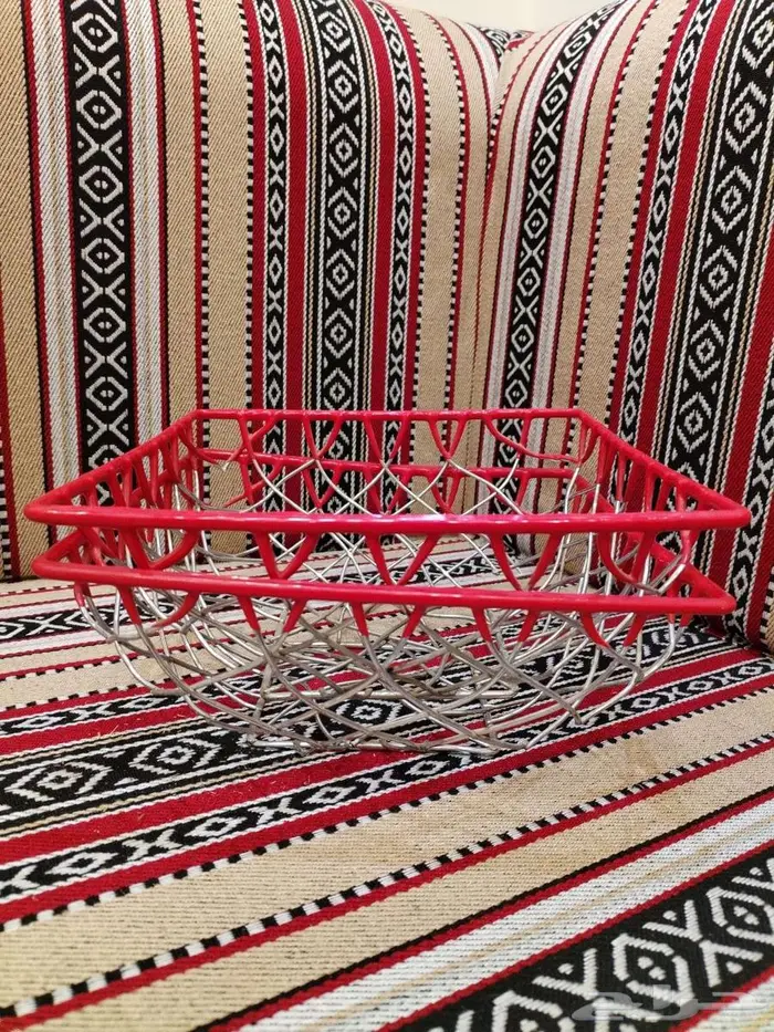 سلال وصحون وصواني من الخشب والخوص 14