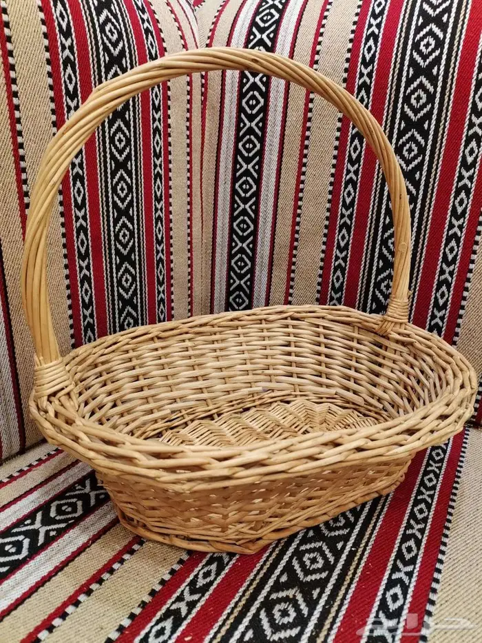 سلال وصحون وصواني من الخشب والخوص 0