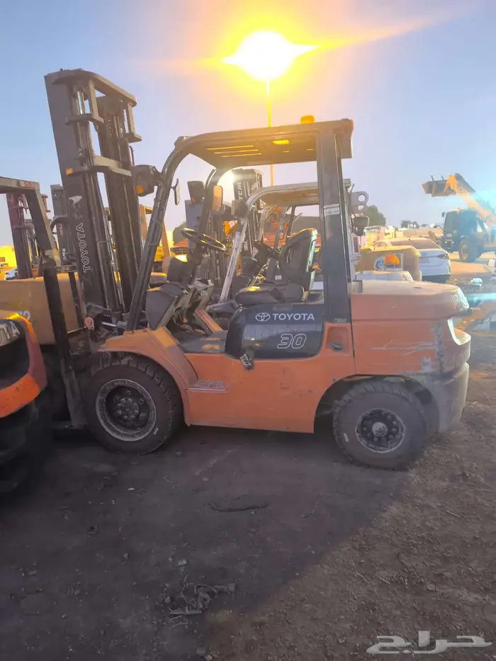 رافعه forklift شوكية فركلفت 2طن 3طن 7طن ايجار 2
