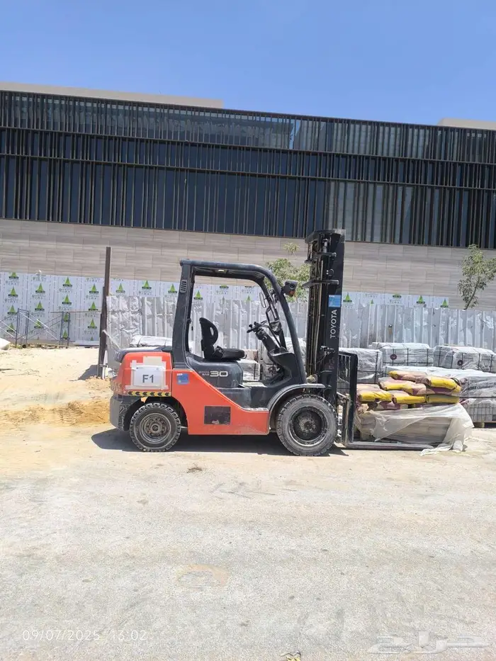 رافعه forklift شوكية فركلفت 2طن 3طن 7طن ايجار 3