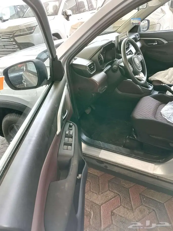 تويوتا اوربان كروزر GL2025 ستاندر فضى 3