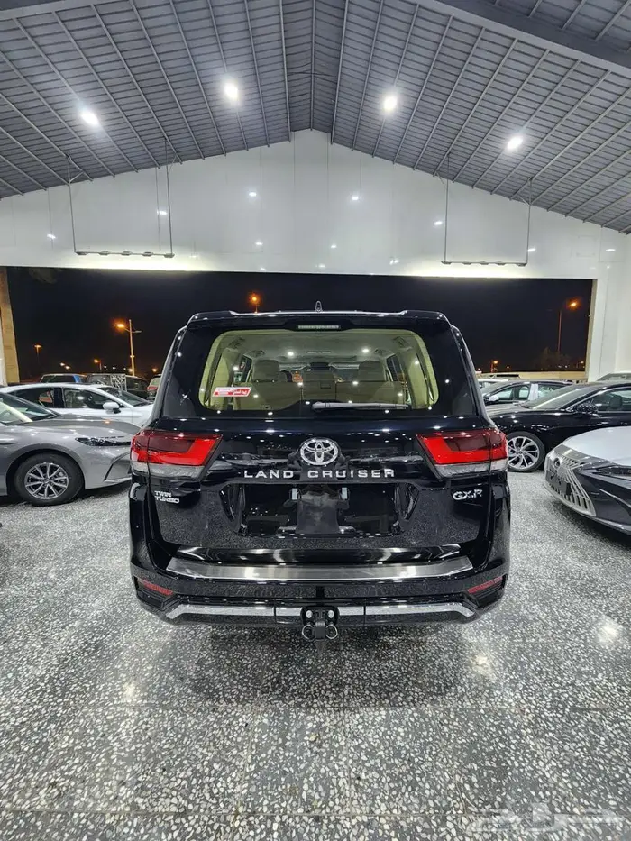 تويوتا لاندكروزر GXR - L4 بنزين 2025 4