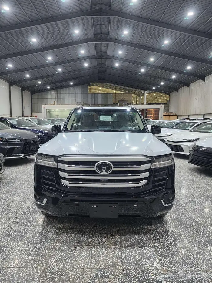 تويوتا لاندكروزر GXR - L4 بنزين 2025 2