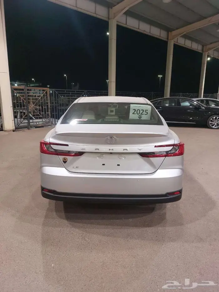 تويوتا كامري LE بنزين 2025 3