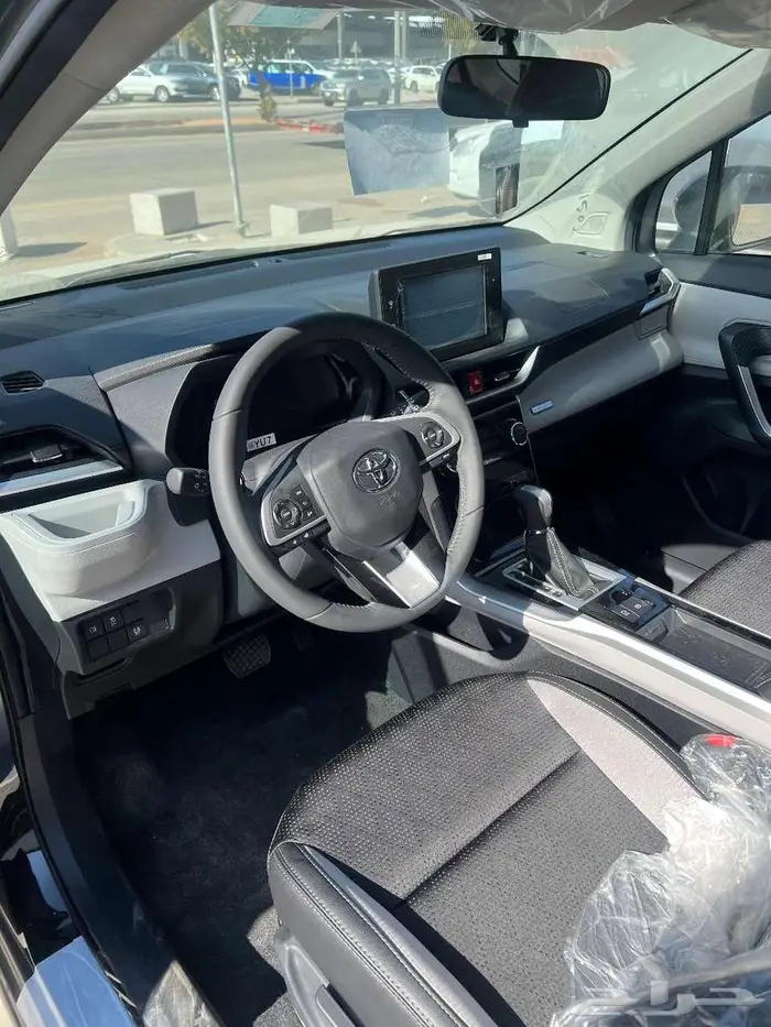 تويوتا فيلوز 2025 متوفر جميع الالوان كاش _ اقساط 10