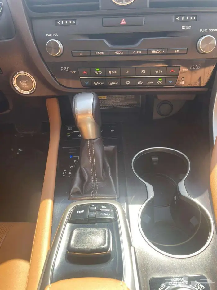 لكزس R-X350 فل كامل 2017 26