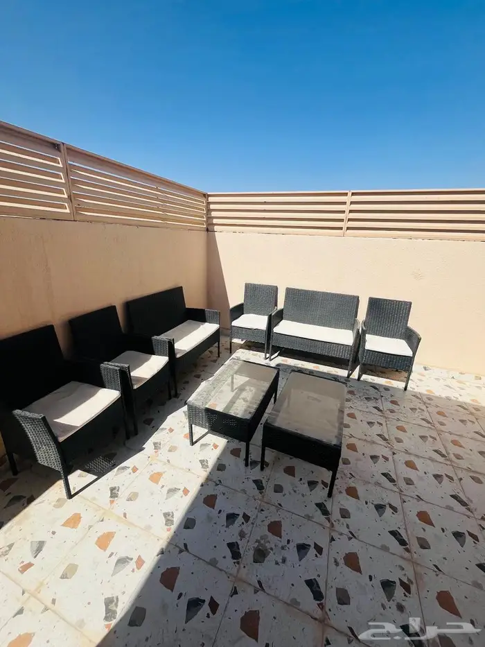 طاوله تلفزيون مع طاولت خدمه مع جلستين حوش واناره خارجيه 6