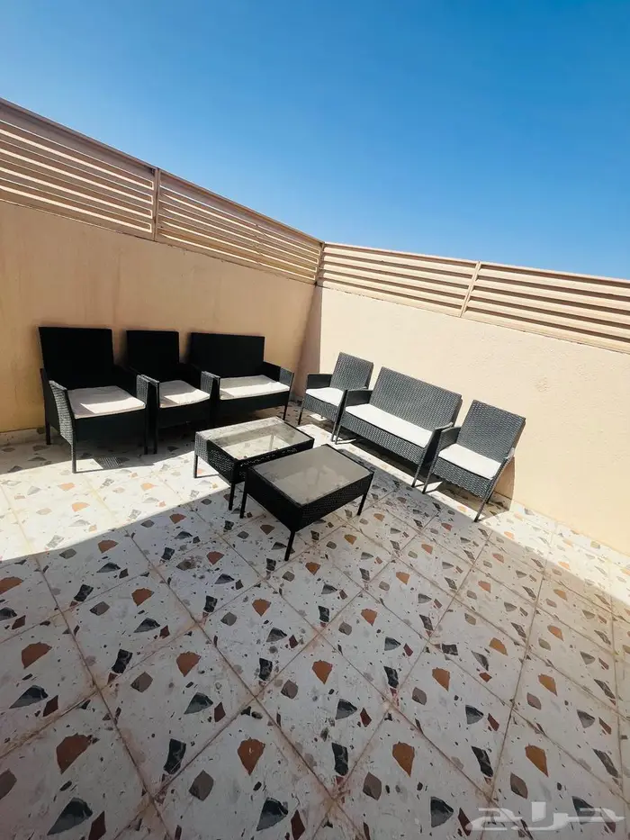 طاوله تلفزيون مع طاولت خدمه مع جلستين حوش واناره خارجيه 7