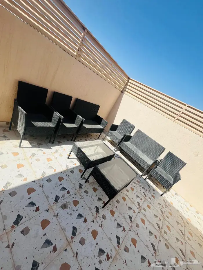 طاوله تلفزيون مع طاولت خدمه مع جلستين حوش واناره خارجيه 5