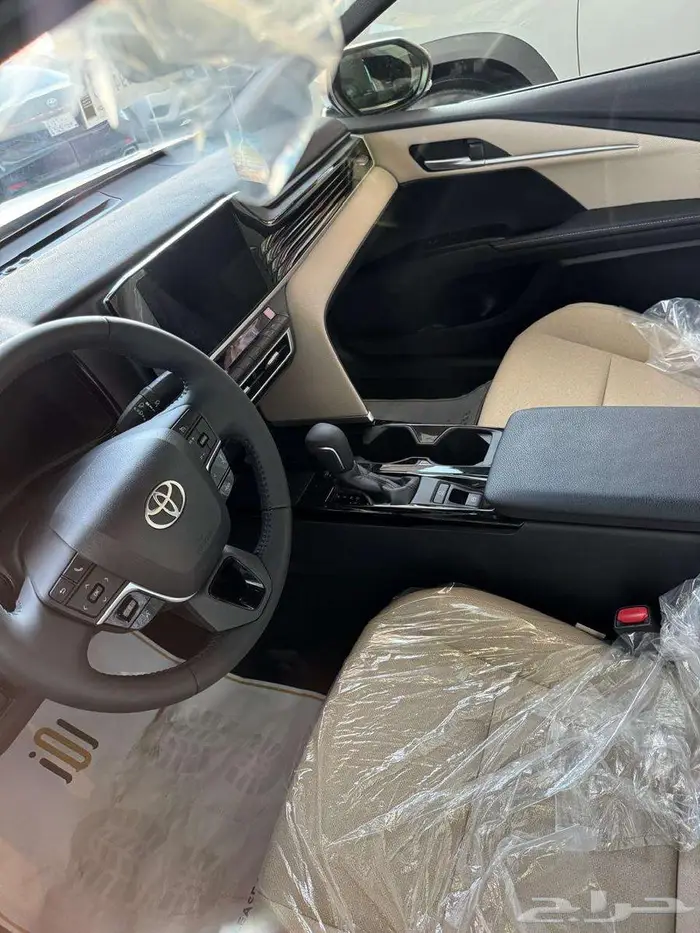 تويوتا كامري ال اي 2025 تيتانيوم 2