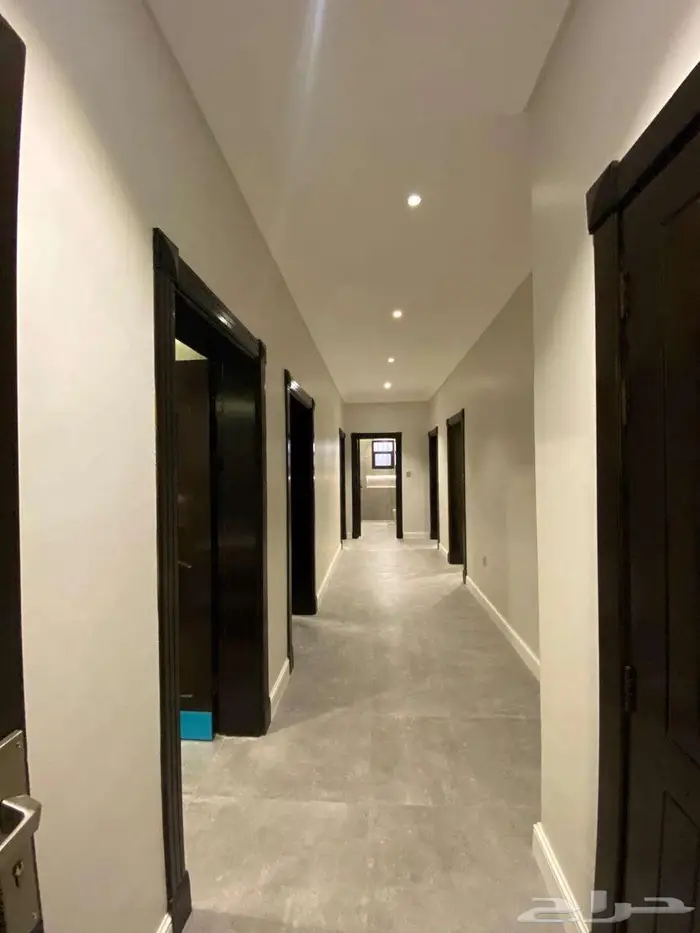 شقة للايجار بحي الربوه مكونة من 5 غرف 3