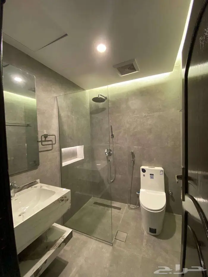 شقة للايجار بحي الربوه مكونة من 5 غرف 4