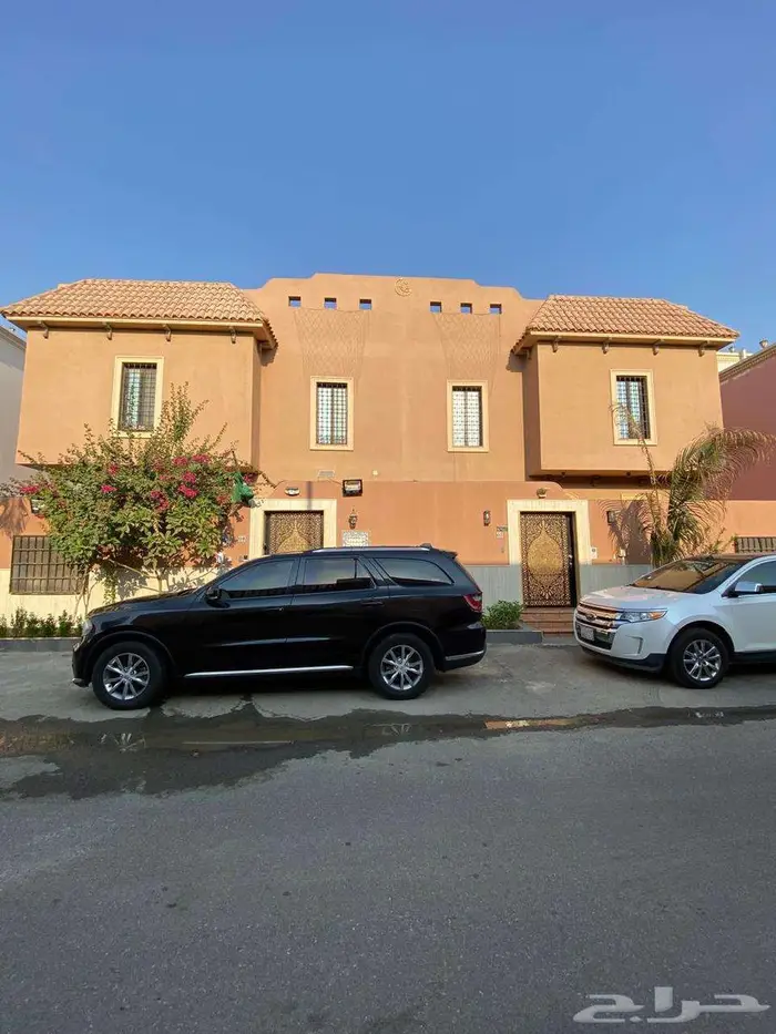 شقة للايجار بحي الربوه مكونة من 5 غرف 0