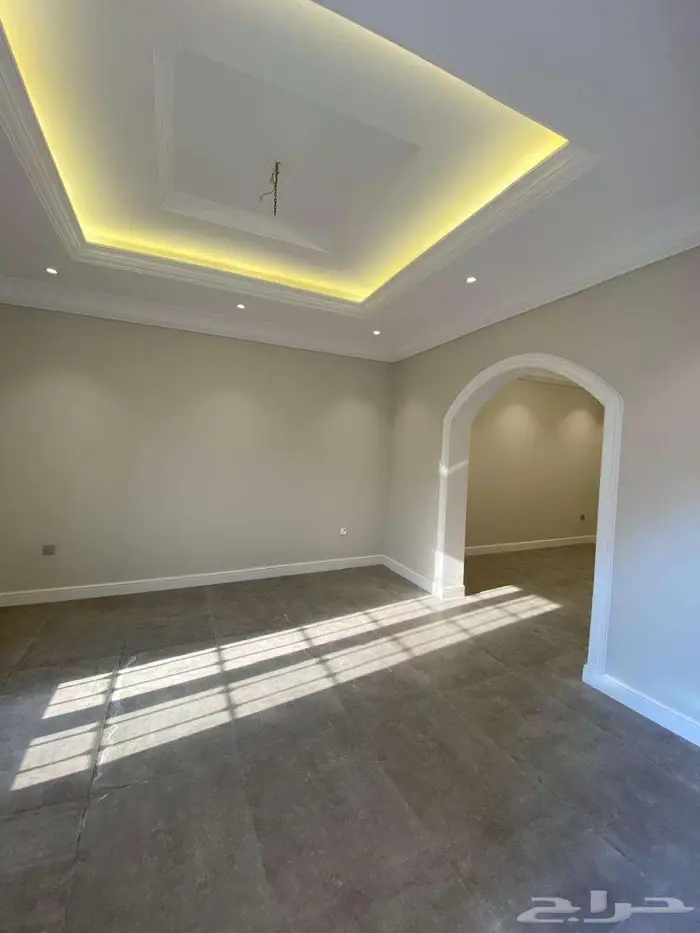 شقة للايجار بحي الربوه مكونة من 5 غرف 12