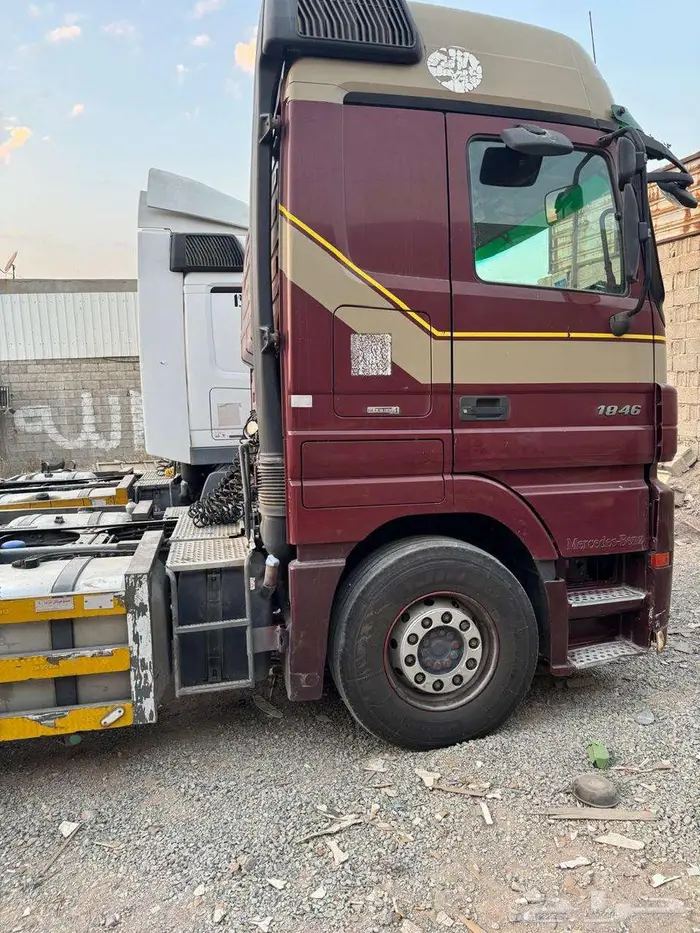 للبيع رأس تريلا مرسيدس 2